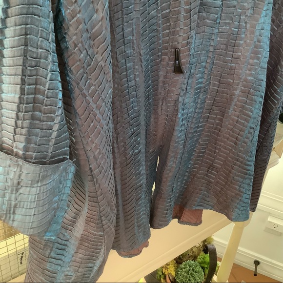 IC by Connie Blue Iridescent Metallic Pleated Blouse Jacket XL - Picture 6 of 7